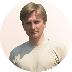 Роман Николаев